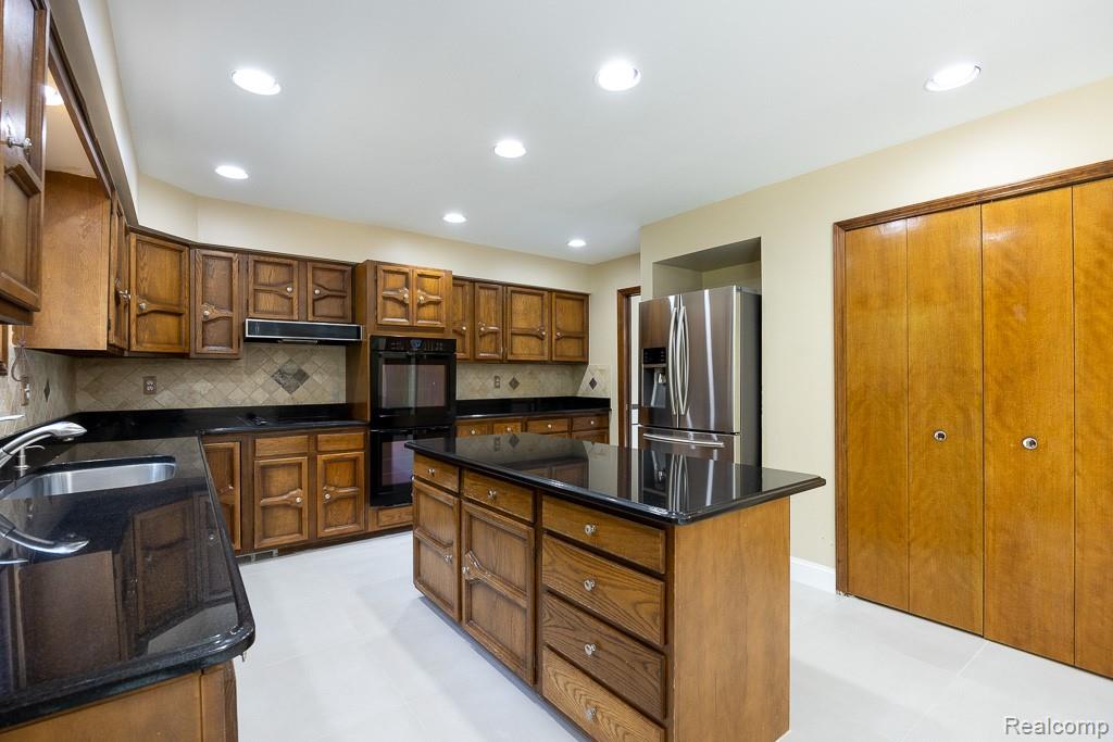 6275 Fairbrook Court, West Bloomfield, MI — Photo 17