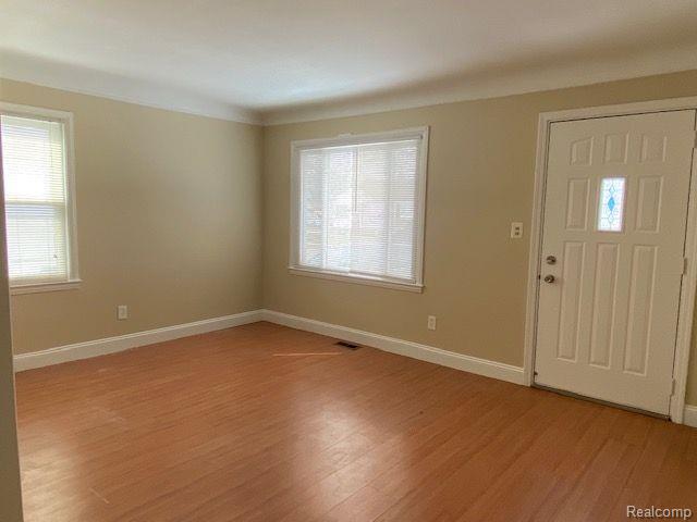920 E MAPLEDALE Avenue, Hazel Park, MI 48030 — Photo 2