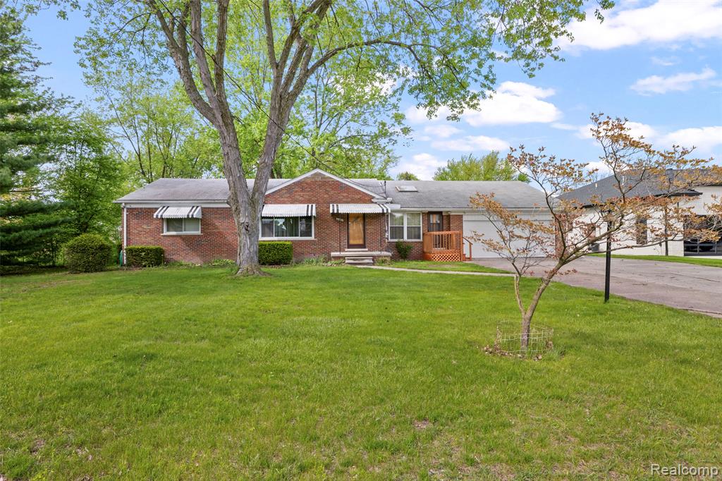 26504 Doxtator Street N, Dearborn Heights, MI 48127 — front exterior