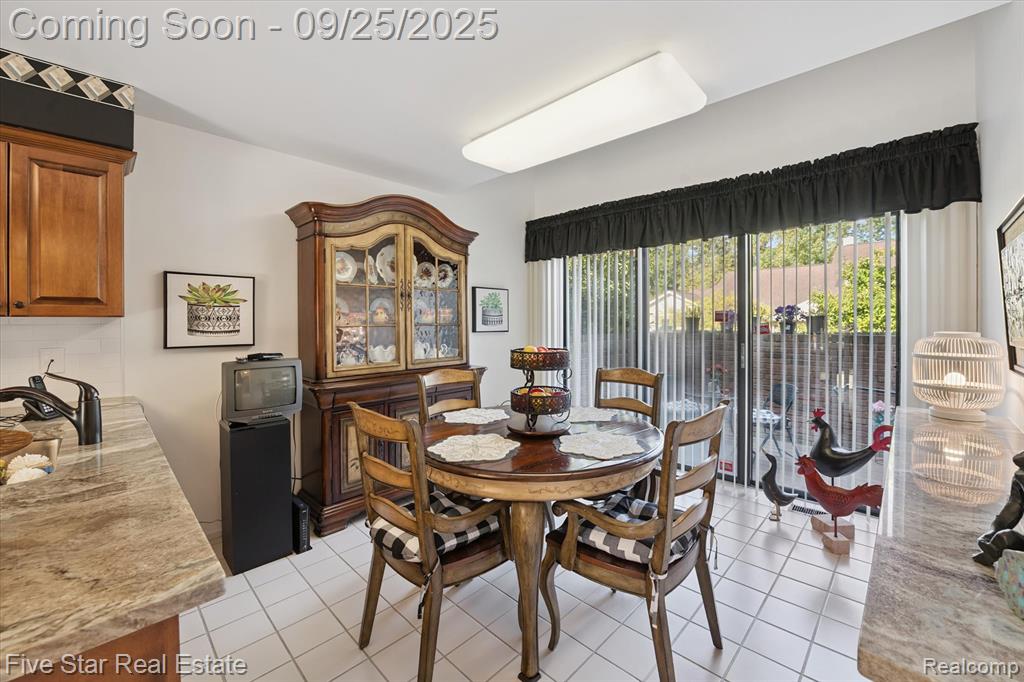 5611 Hillcrest Circle W, 50, West Bloomfield, MI — Photo 12