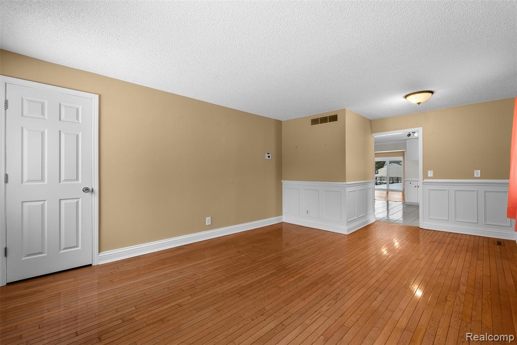4205 Harding Street, Dearborn Heights, MI 48125 — Photo 7