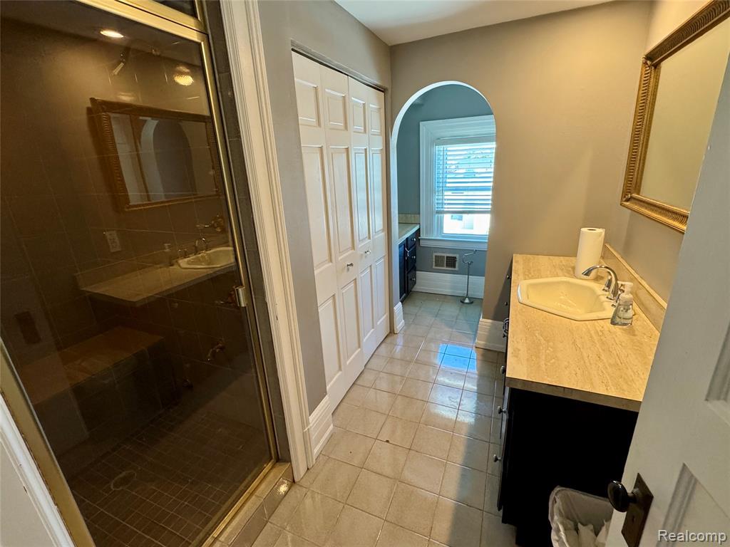 2156 W JEFFERSON Avenue, Trenton, MI, 48183