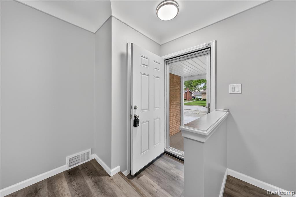 14203 Fenton, Redford, MI 48239 — Photo 4
