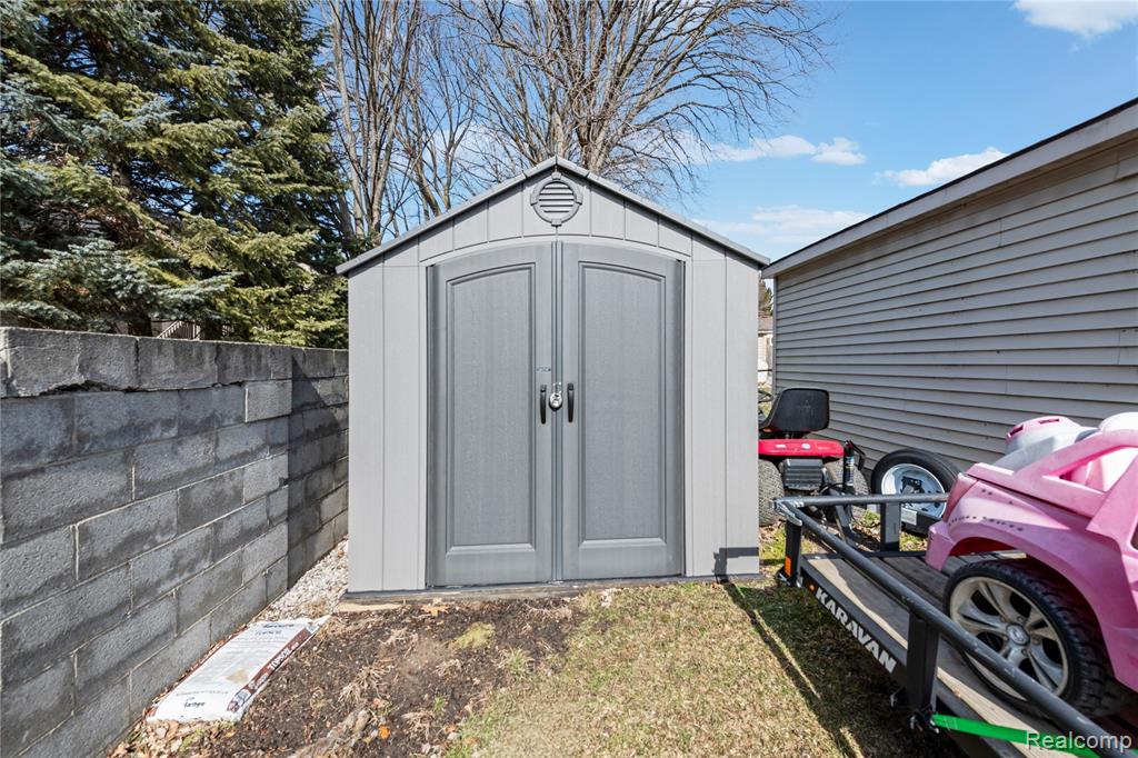42719 Walker Street, Clinton Twp, MI 48038 — Photo 33