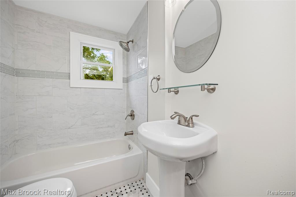 967 Ann Street, Birmingham, MI 48009 — Photo 41
