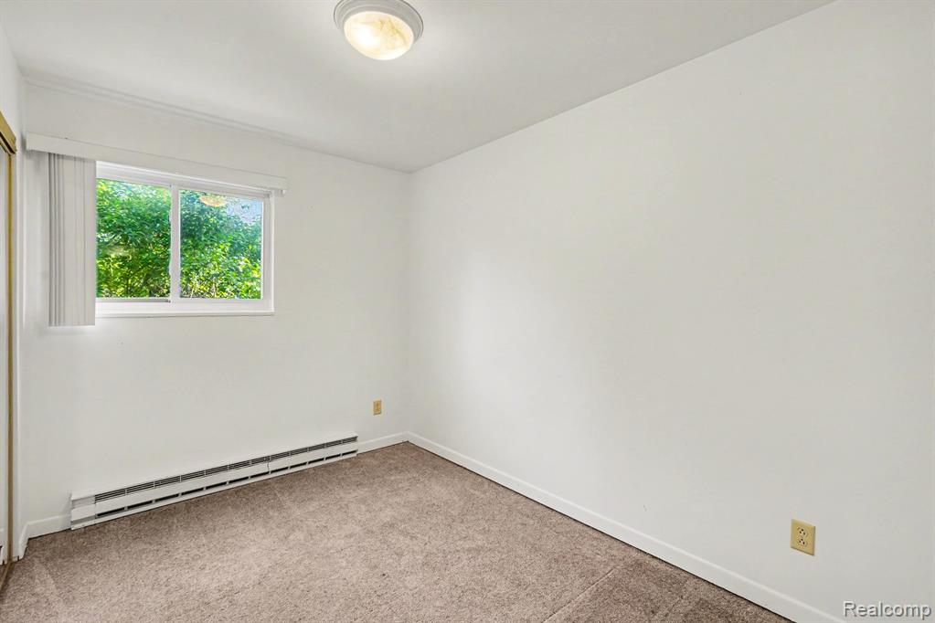 1691 S Lakeview Lane, Highland, MI — Photo 11