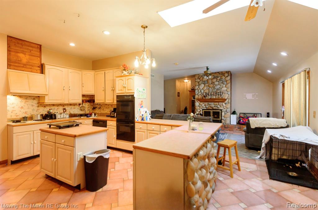 46901 EXECUTIVE Drive, Belleville, MI 48111 — Photo 6