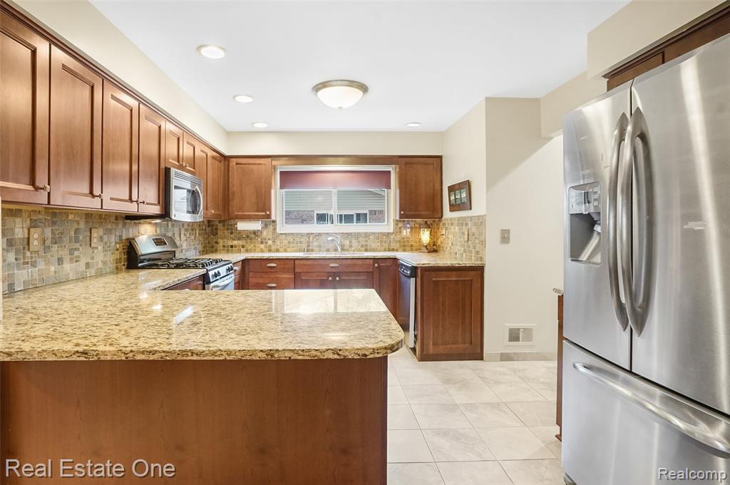 5566 Larkins Drive, Troy, MI 48085 — Photo 13