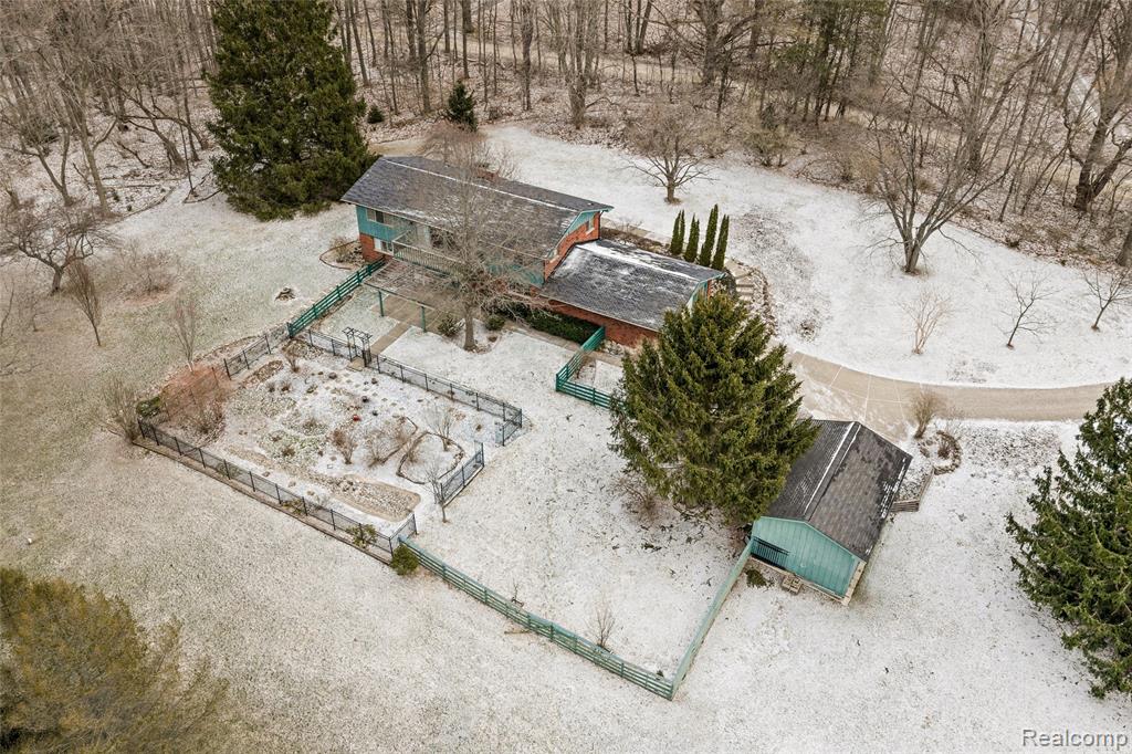 9801 Gibbs Road, Clarkston, MI 48348 — Photo 45