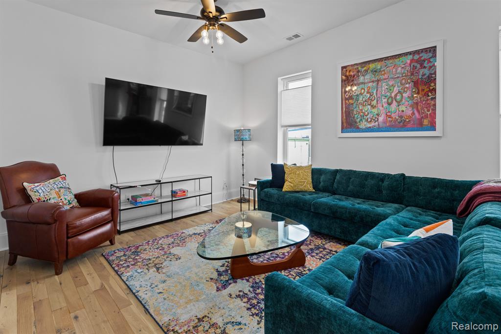 459 E MILWAUKEE Street, Detroit, MI 48202 — Photo 9