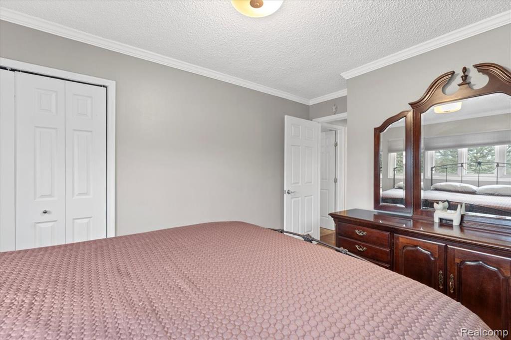 21524 THOROFARE Road, Grosse Ile, MI 48138 — Photo 13