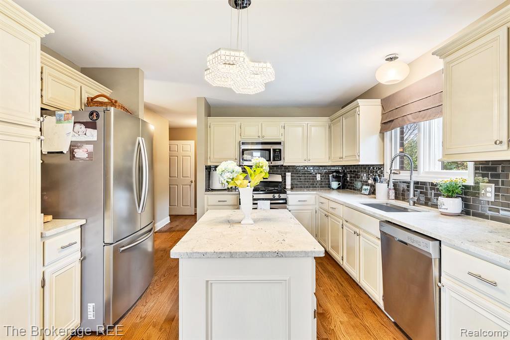 49730 WILLOWOOD Drive, Macomb, MI 48044 — Photo 14