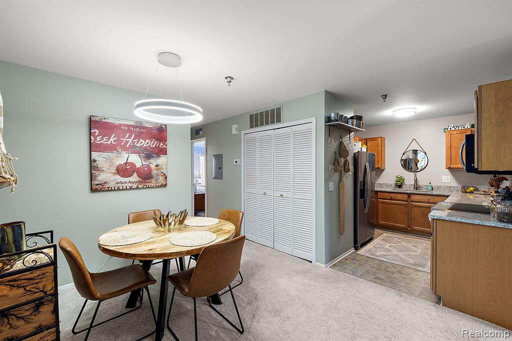140 PARK GREEN Drive, Lake Orion, MI 48362 — Photo 7