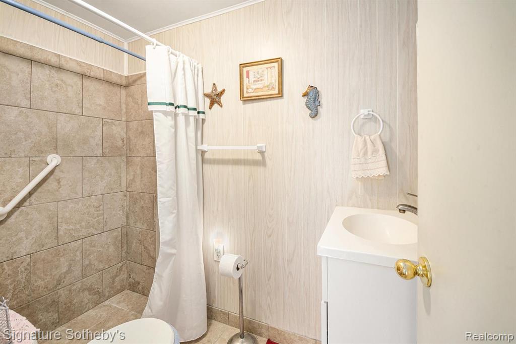 72 MARION Avenue, Waterford, MI 48328 — Photo 14