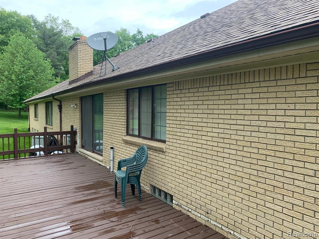 5018 LAKE BLUFF Road, West Bloomfield, MI 48323 — Photo 19