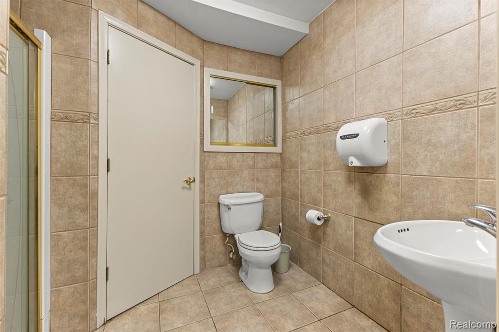 30401 Utica Road, Roseville, MI 48066 — Photo 17