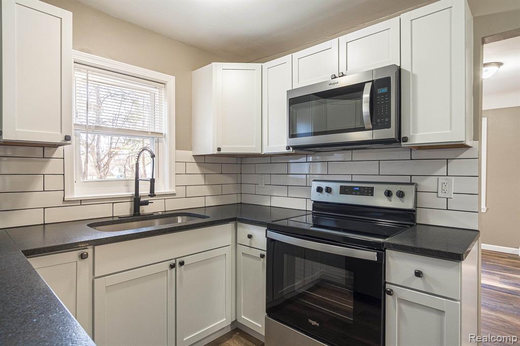 5604 BLACKMOOR Street, Commerce Twp, MI 48382 — Photo 2