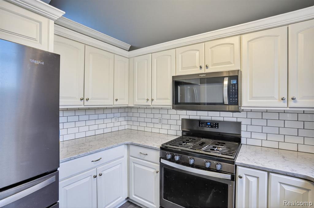 9055 Hegel Road, Goodrich Vlg, MI — Photo 28