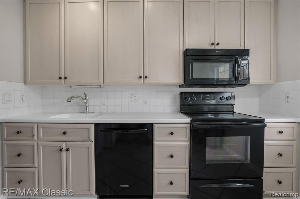 19580 CRYSTAL LAKE Drive, Northville, MI 48167 — Photo 8