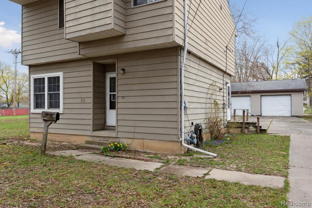 811 HOWELL Avenue, Adrian, MI 49221 — Photo 6
