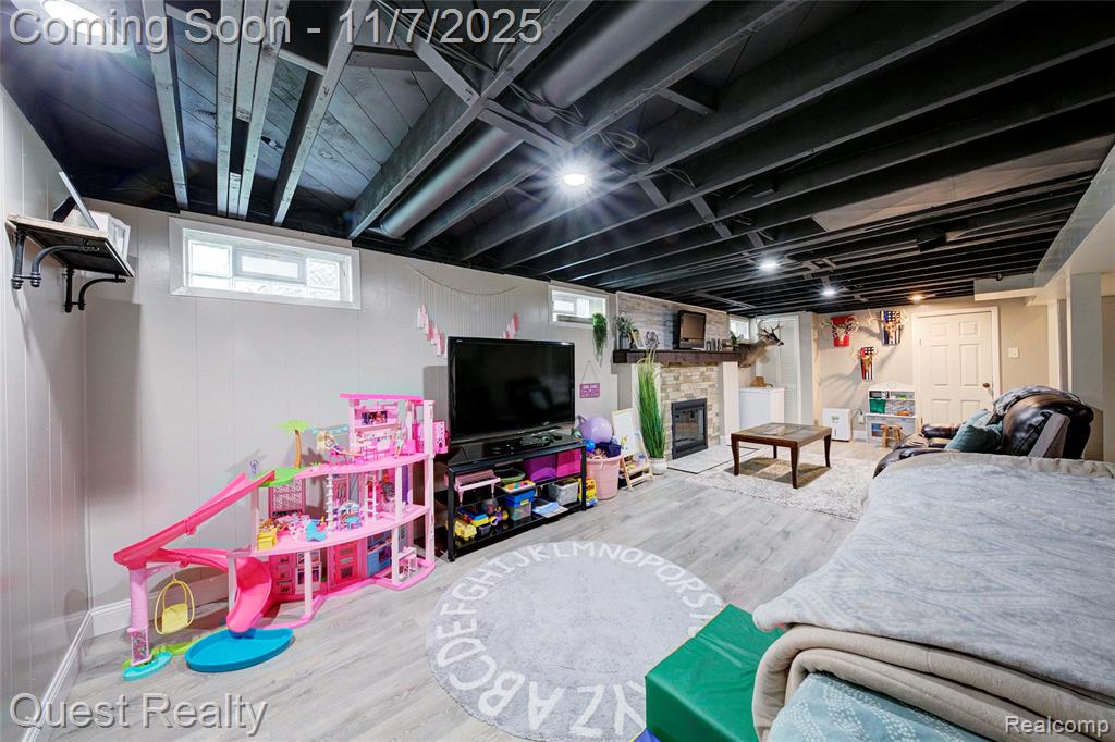 9013 Oporto Street, Livonia, MI 48150 — Photo 28