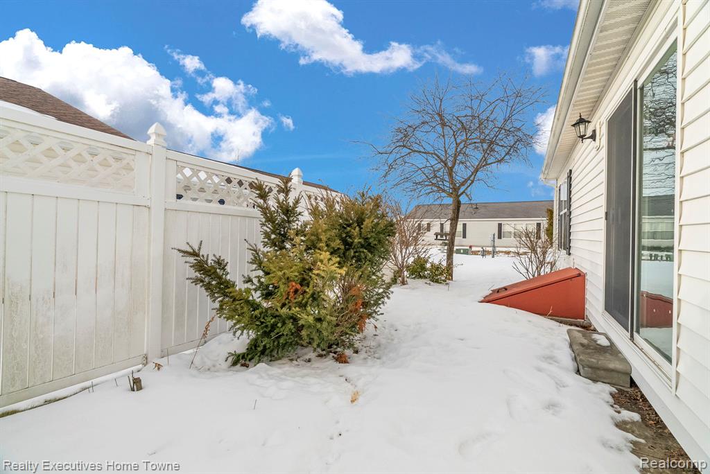 3211 Keewahdin #124, Fort Gratiot, MI 48059 — Photo 23