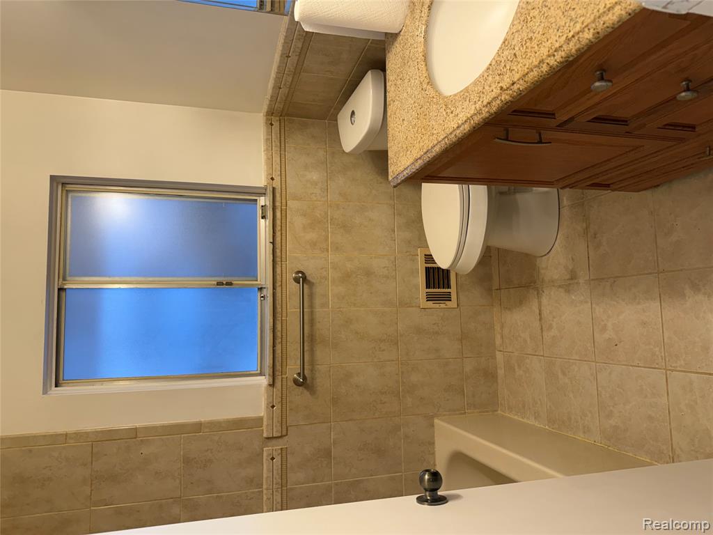 9150 Pennfield Avenue, White Lake, MI — Photo 25