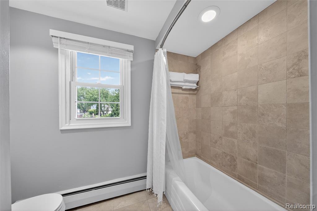 3717 Tyrconnel Court, West Bloomfield, MI 48323 — Photo 28