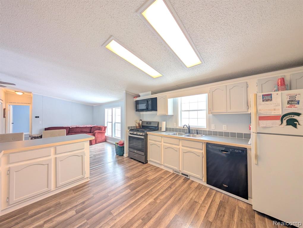 11362 N Lake Drive, Fenton, MI 48430 — Photo 8