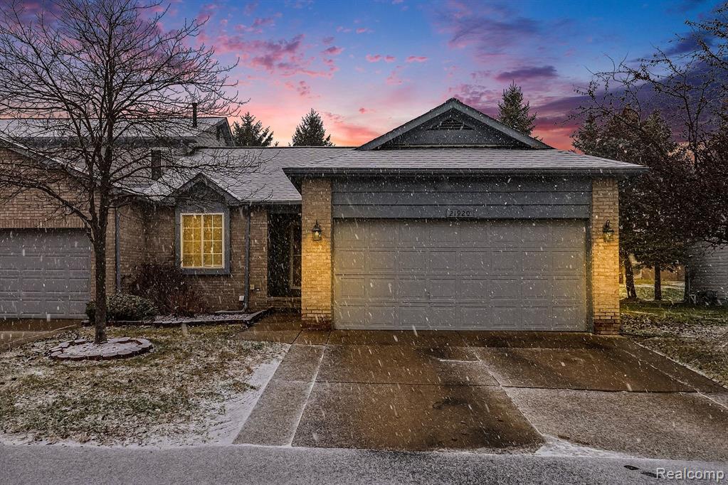 21920 Quail Ridge Drive N, Brownstown, MI 48193 — Photo 2