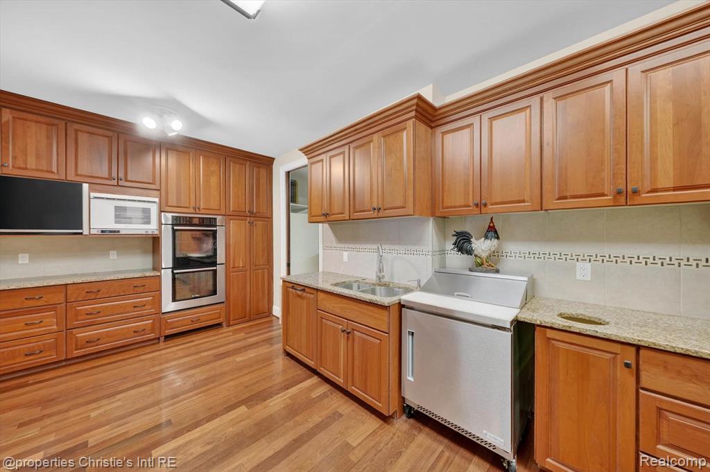 1330 Oxford Road, Beverly Hills, MI 48304 — Photo 15