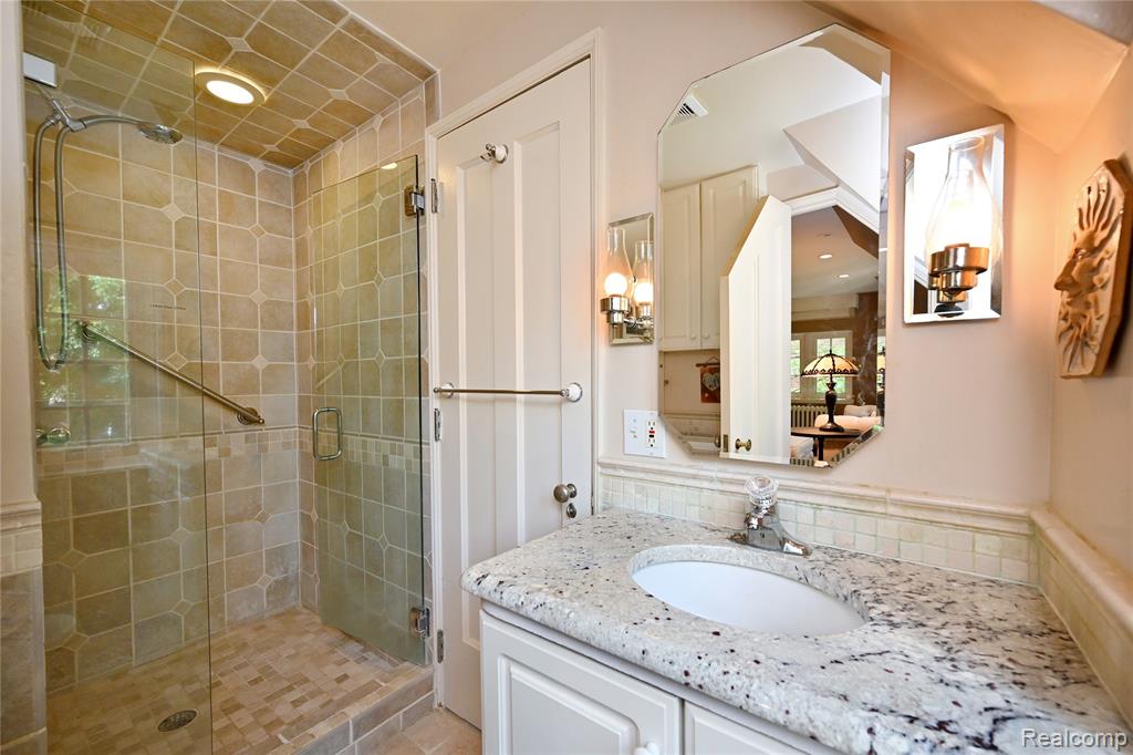 680 Wimbleton Drive, Birmingham, MI 48009 — Photo 24