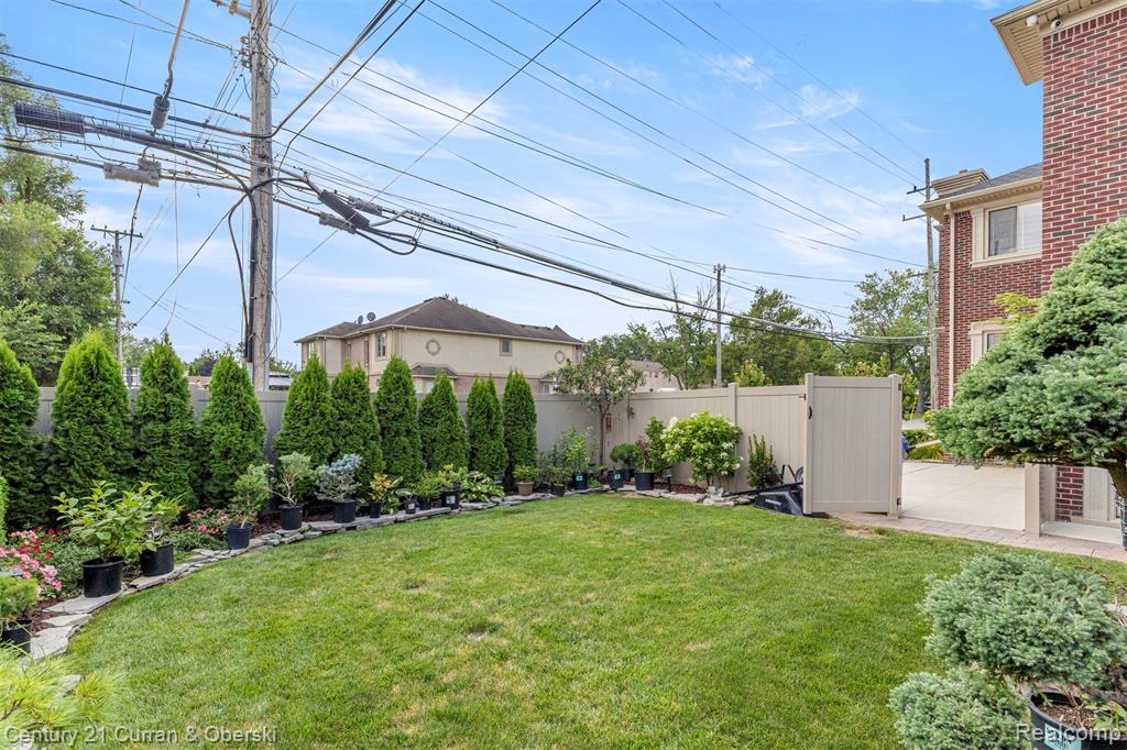 6804 Centralia Street, Dearborn Heights, MI 48127 — Photo 46
