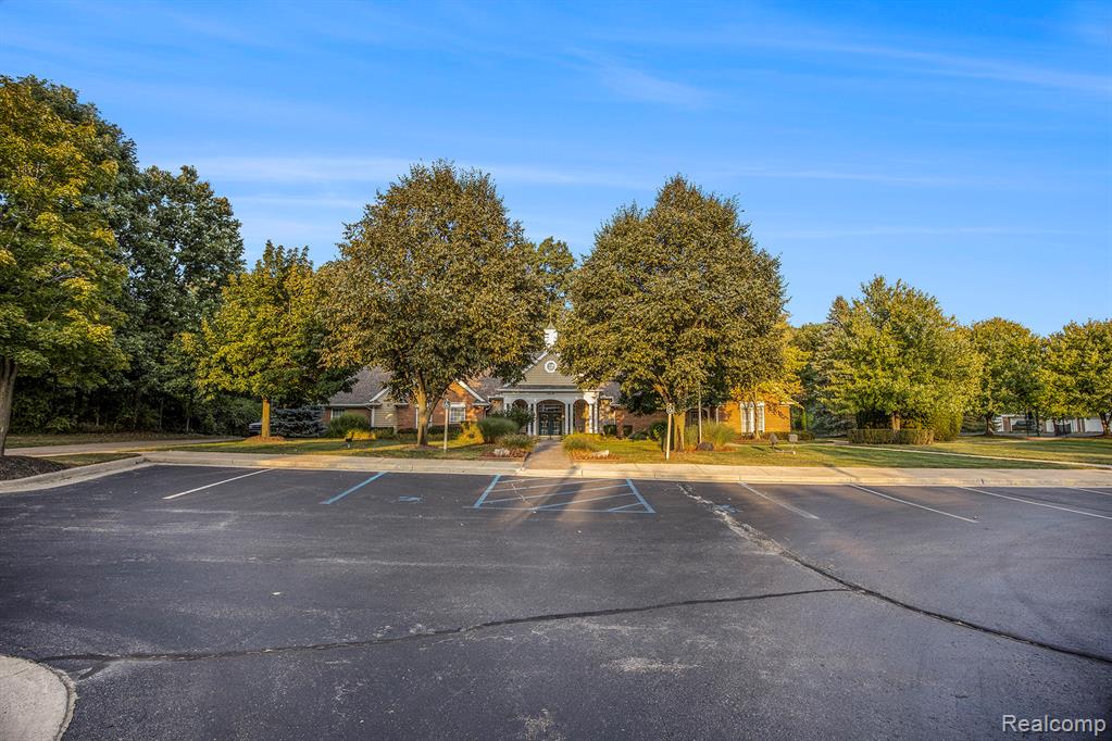 4165 Berkshire Drive, Sterling Heights, MI 48314 — Photo 22