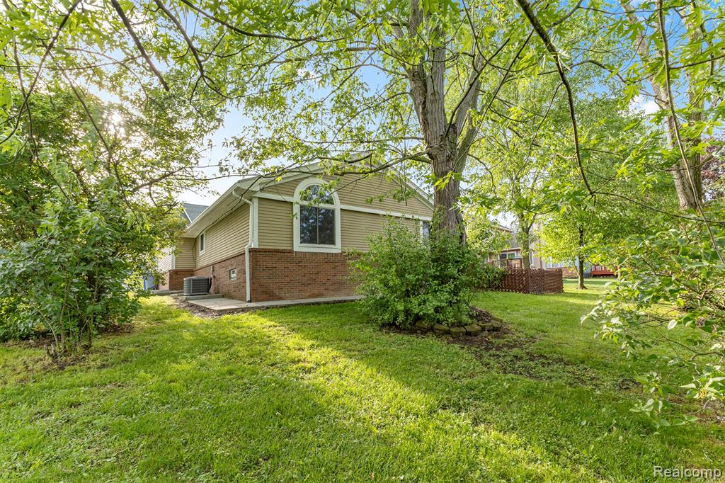 2481 Woodmont Drive E, Canton, MI 48188 — Photo 34