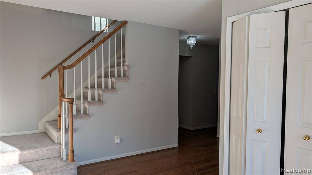 4912 OAK RIVER Drive, Troy, MI 48098 — Photo 6