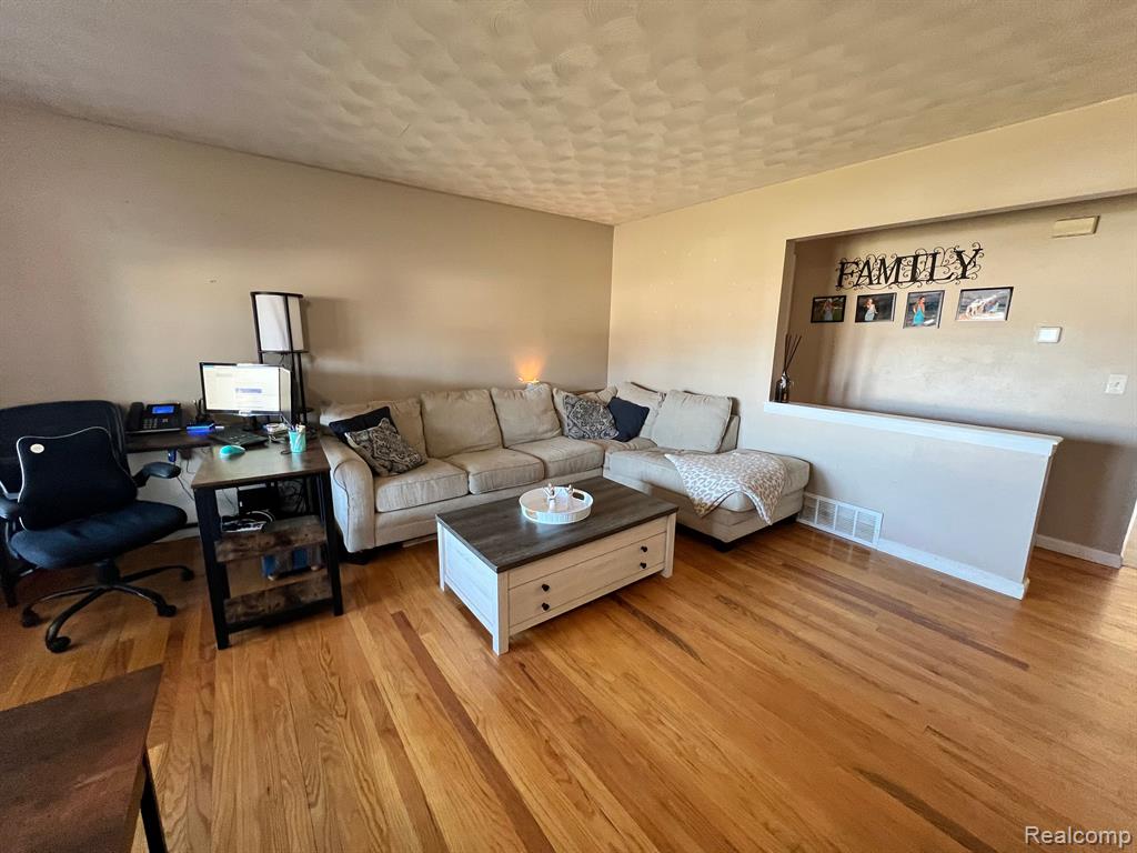 5345 FERN Avenue, Grand Blanc, MI 48439 — Photo 4