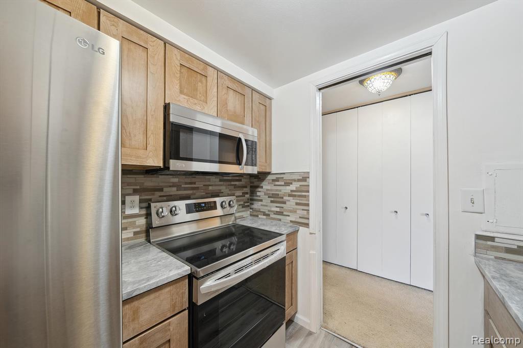 8200 E Jefferson, #1202, Detroit, MI 48214 — Photo 10