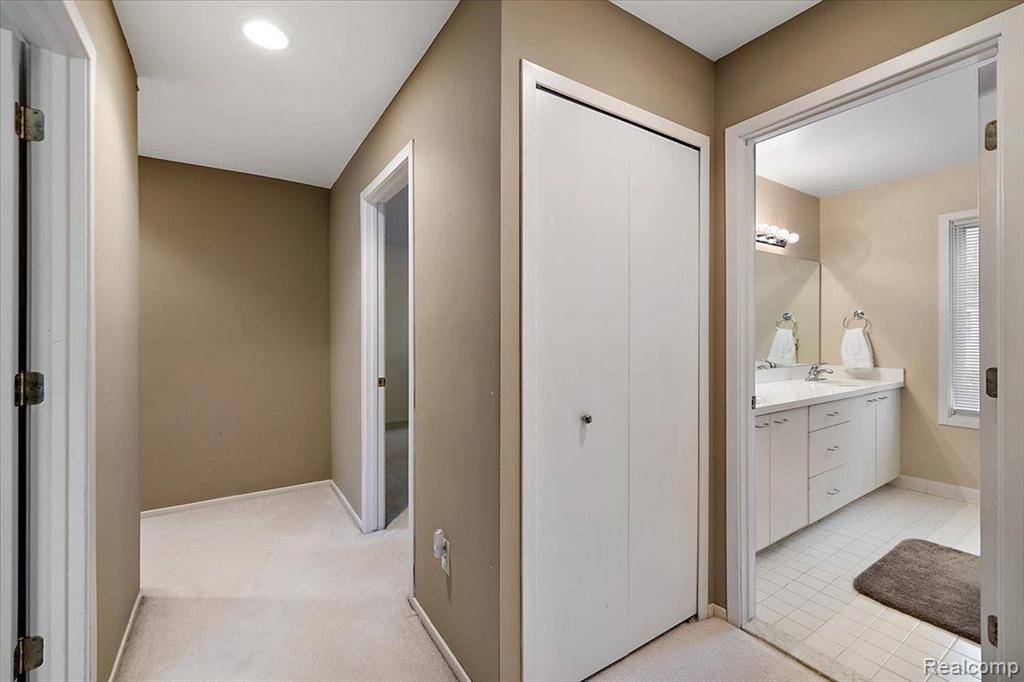 6988 LAKEMONT Circle, West Bloomfield, MI 48323 — Photo 27