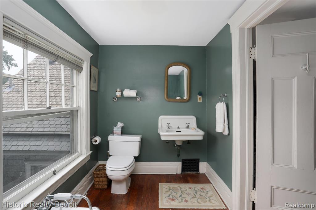 1027 Burns Street, Detroit, MI 48214 — Photo 43