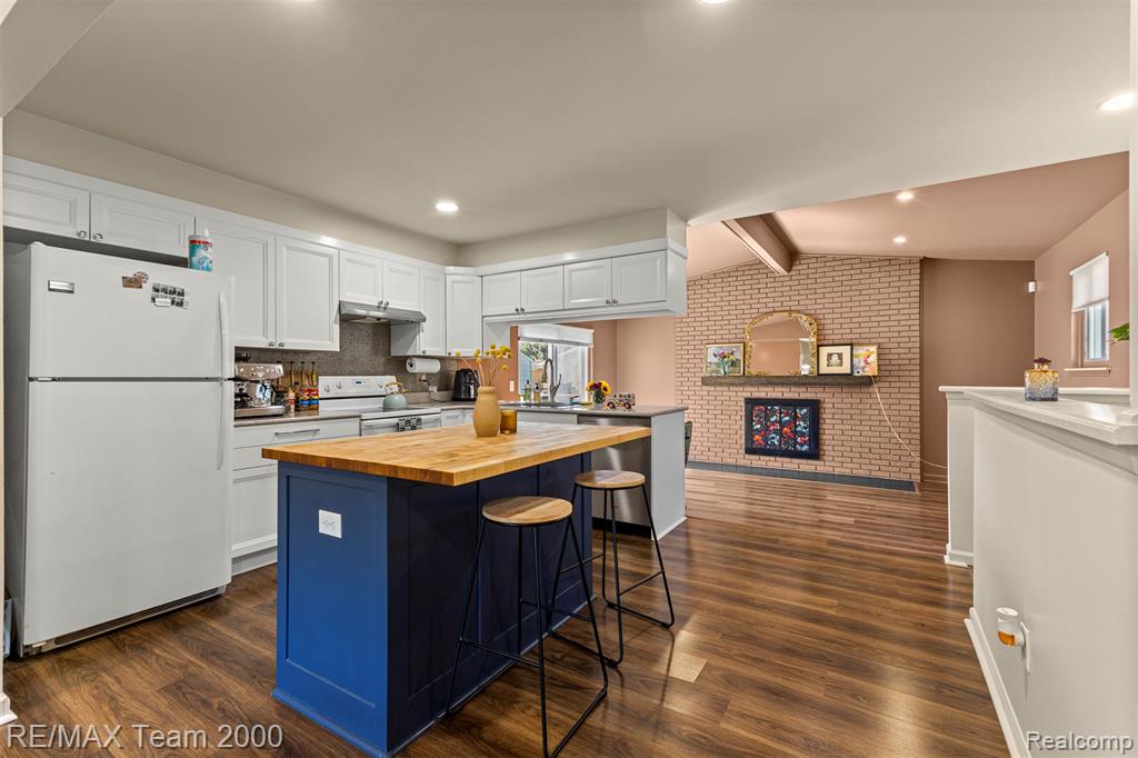 7085 London Court, Canton, MI 48187 — Photo 8
