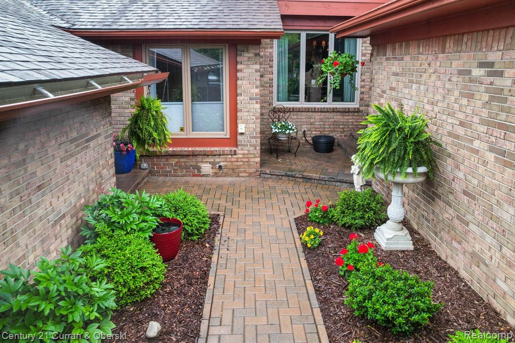 866 GREENVIEW Court, 6, Rochester Hills, MI 48307 — Photo 4