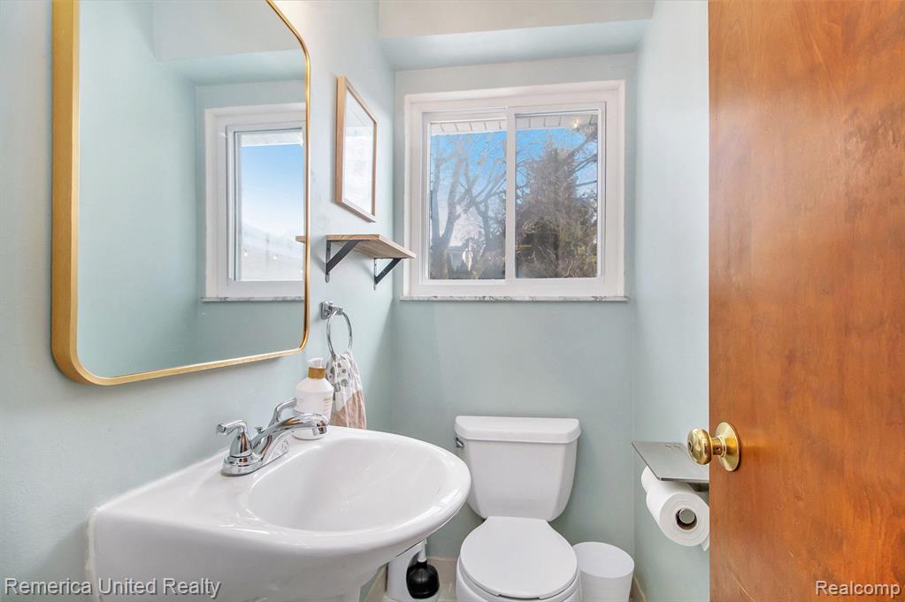 999 BYRON, Milford, MI 48381 — Photo 8