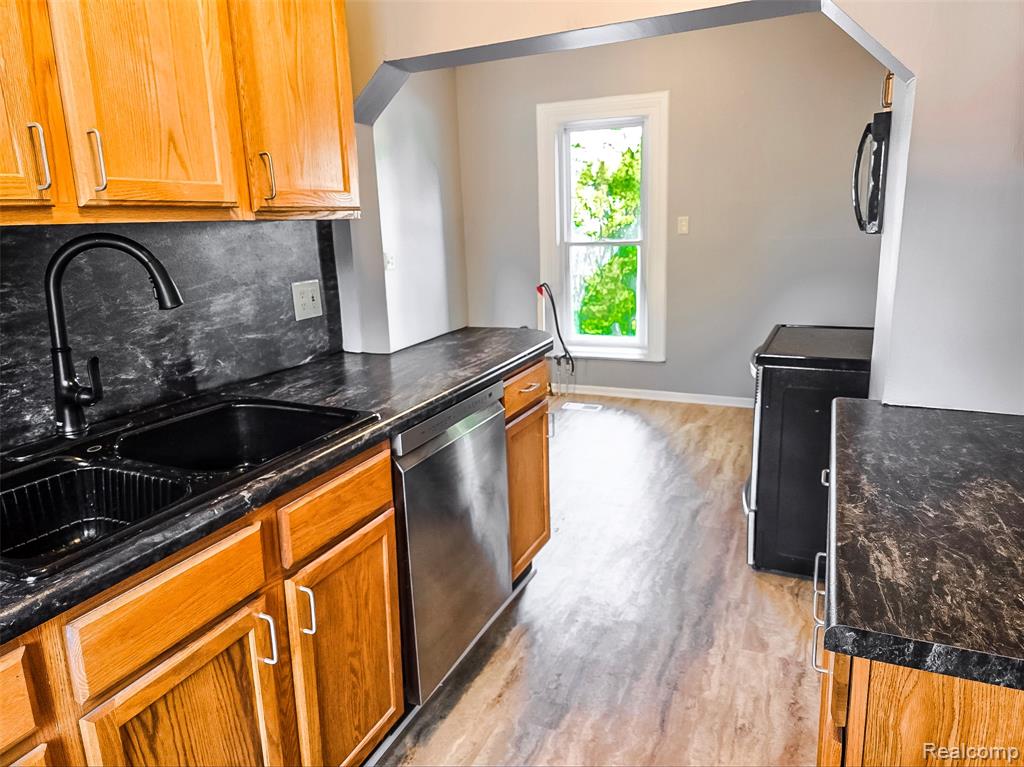 270 W 4th Street, Imlay City, MI 48444 — Photo 3