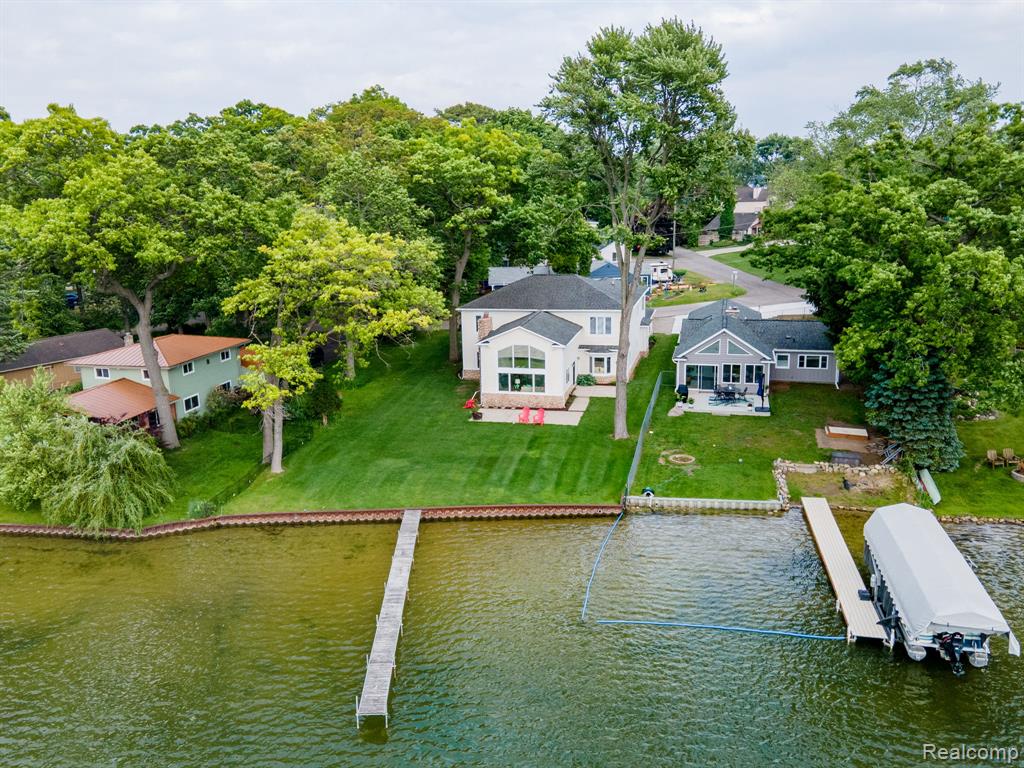 3831 Woodland Drive, Highland, MI 48356 — Photo 32