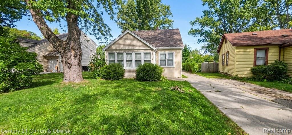 20535 Ridgemont Road, Harper Woods, MI 48225