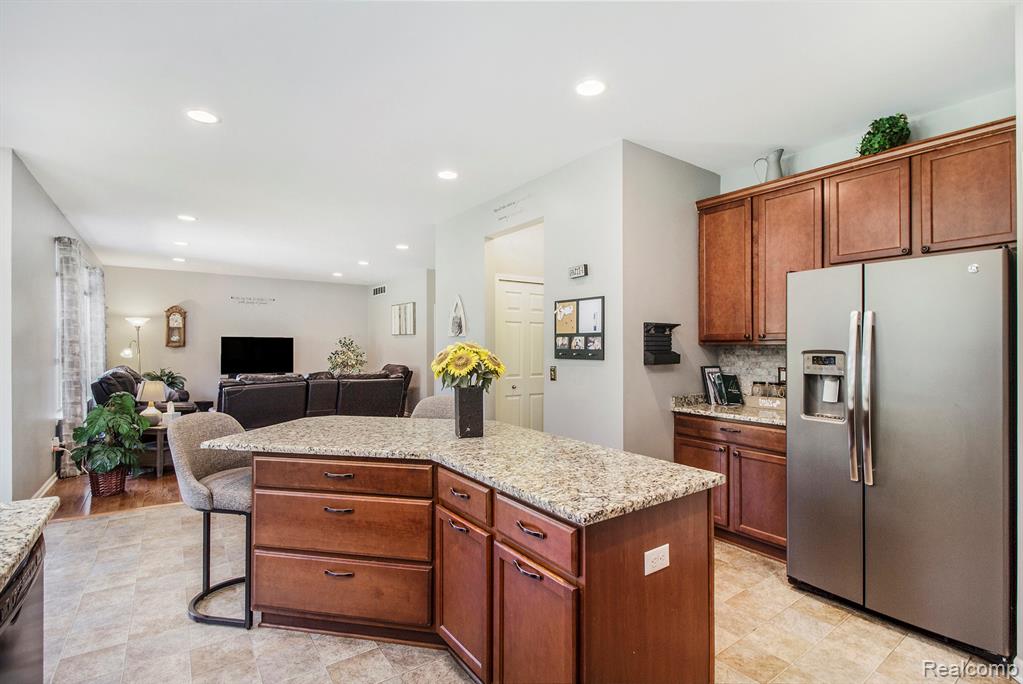 8433 Thorn Hill Drive, Howell, MI 48843 — Photo 4