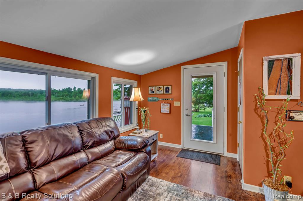 423 LOU ALICE Drive, Columbiaville, MI 48421 — Photo 12