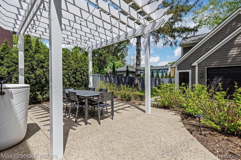 578 WOODLAND Street, Birmingham, MI 48009 — Photo 48