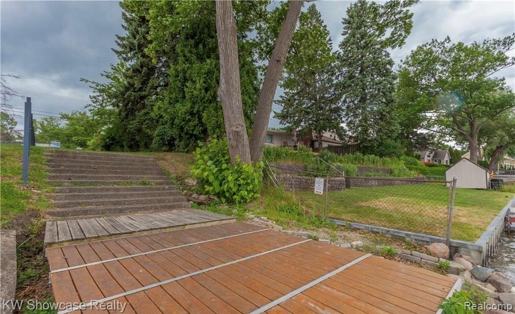 917 Iroquois Avenue, Waterford, MI 48327 — Photo 33